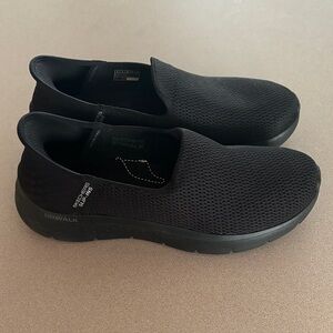 NWOT Skechers Woman’s Black Mesh Slip-Ins size 9